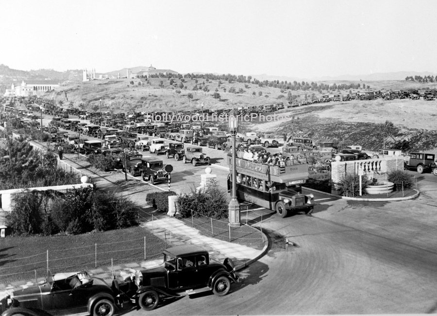 UCLA 1932 Le Conte Ave. Gate wm.jpg